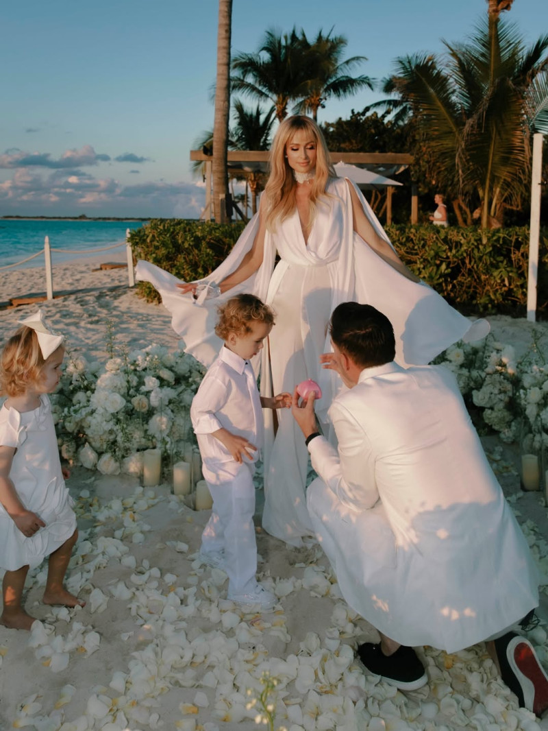 Carter Reum le pide matrimonio nuevamente a Paris Hilton