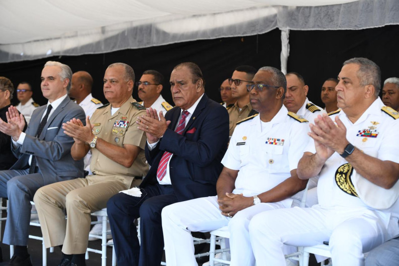 Autoridades presentes en homenaje a los símbolos patrios