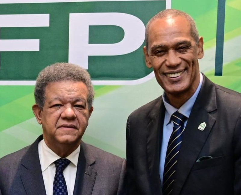 Felipe "Jay" Payano junto al presidente de la Fuerza del Pueblo, Leonel Fernández.