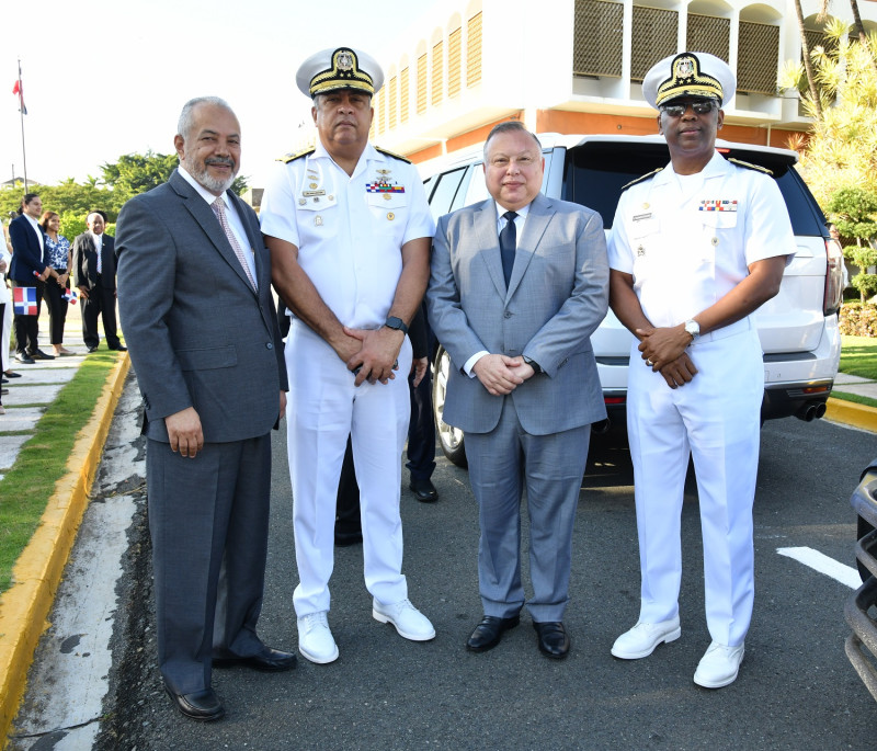 Fabio Cabral, vicealmirante Luis Rafael Lee Ballester, vicealmirante (r) Homero Luis Lajara Solá y vicealmirante comandante general Juan Bienvenido Crisóstomo Martínez.