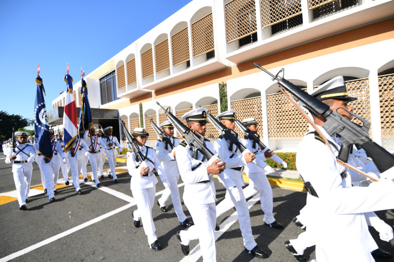 Durante el acto se hizo una exhibición que resaltó las capacidades y gallardía de los militares a la hora de llevar sus uniformes