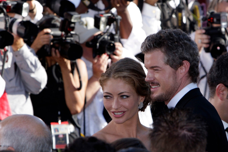 Eric Dane y Rebecca Gayheart llegan a la 59na edición de los premios Primetime Emmy en el auditorio Shrine, el 16 de septiembre 2007, en Los Ángeles