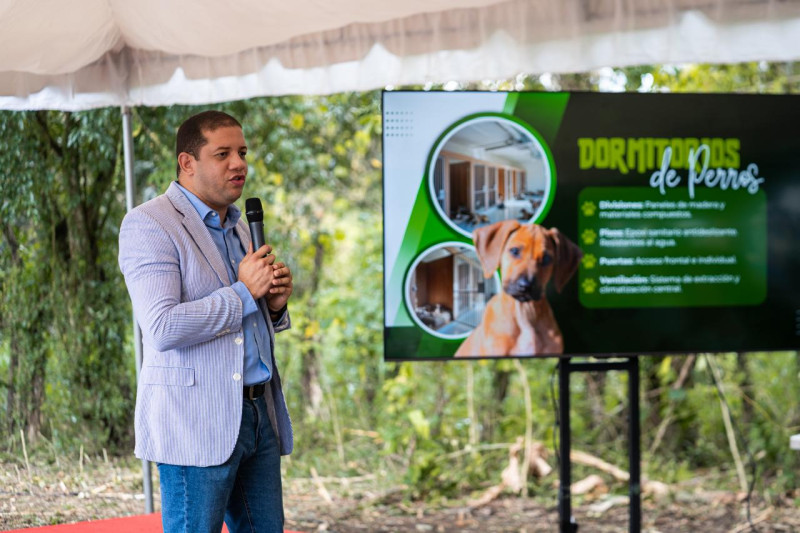 Elías Cornelio, ingeniero encargado de supervisar la obra.