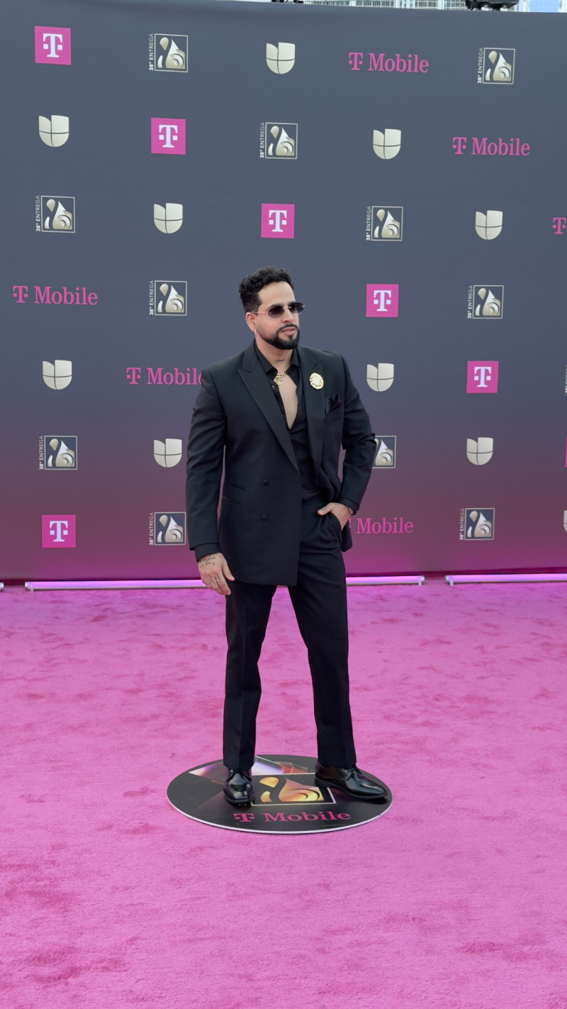 Salsero Lemar en Premio Lo Nuestro