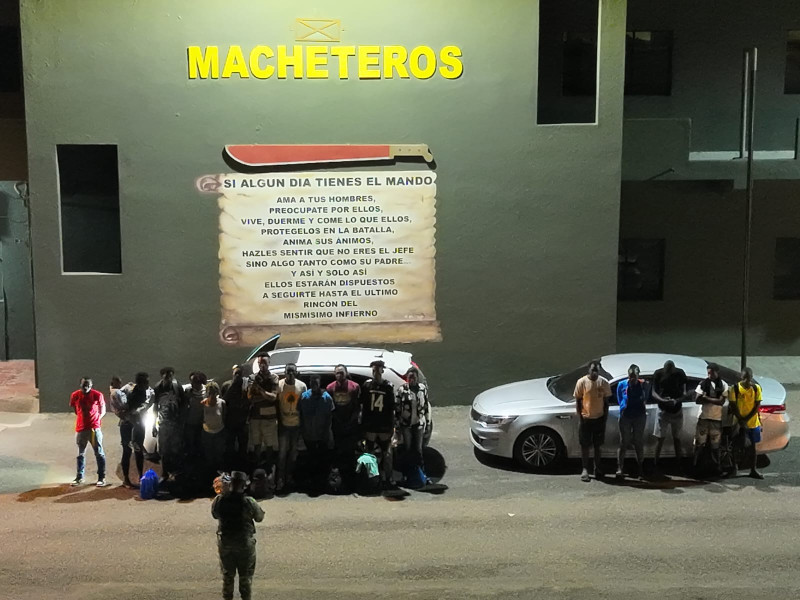 Ejército intercepta tres vehículos y detiene 28 haitianos indocumentados en Santiago Rodríguez y Valverde