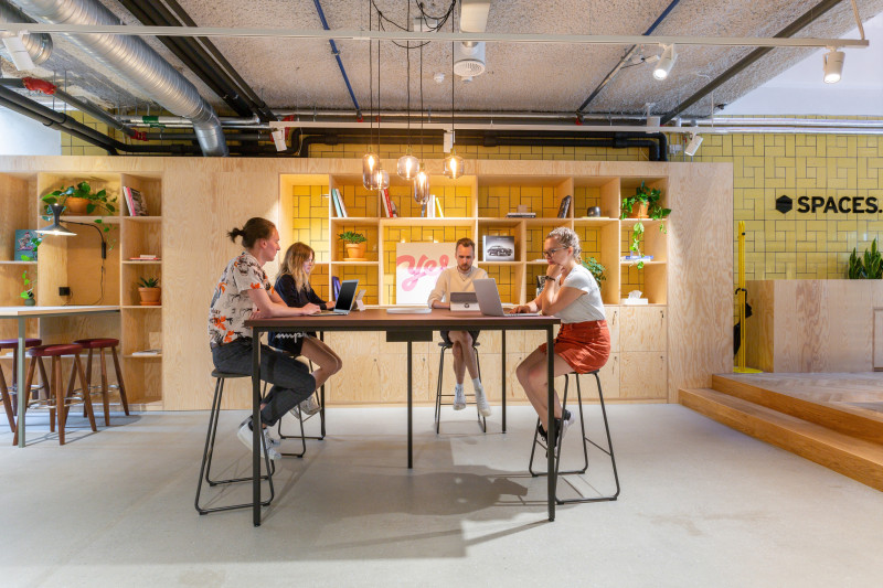 Las empresas evolucionan del modelo de oficina central única hacia redes de oficinas flexibles y espacios de trabajo cercanos al lugar de residencia.