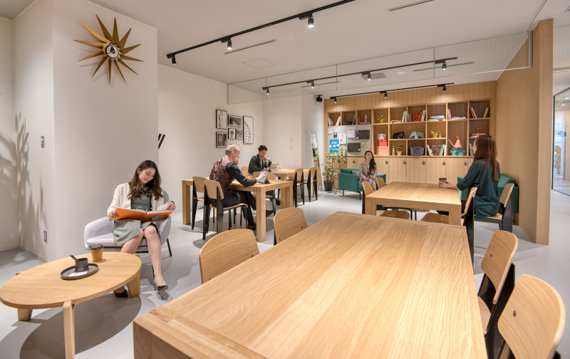 La IA se integra en el trabajo diario como apoyo a la productividad, reduciendo tareas administrativas y liberando tiempo para actividades de mayor valor.