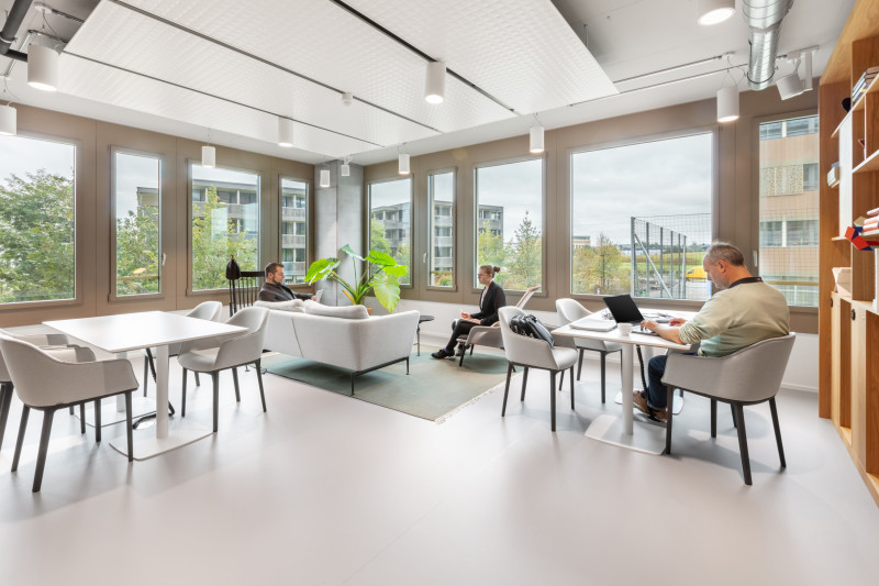 El lugar de trabajo ofrecerá una experiencia cercana a la de un hotel boutique, con servicios de conserjería, propuestas gastronómicas de calidad y un diseño orientado al bienestar.