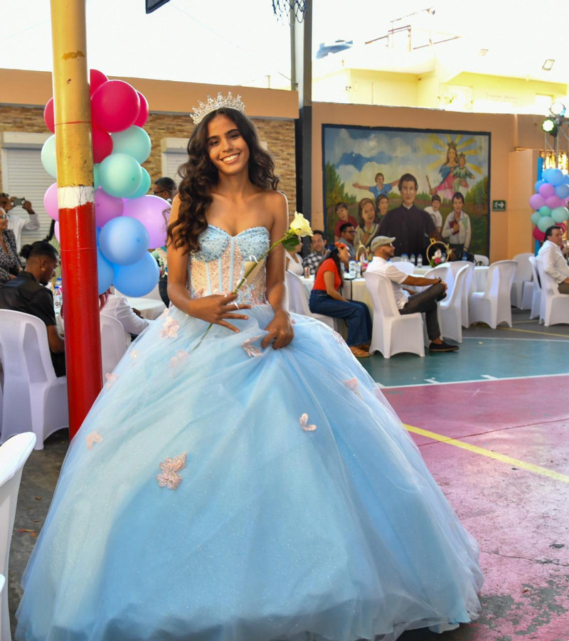 Una de las quinceañeras.