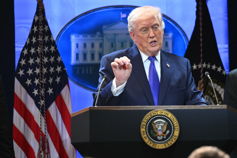 El presidente de Estados Unidos, Donald Trump, habla durante una conferencia de prensa en la Sala de Prensa Brady de la Casa Blanca en Washington, DC, el 20 de febrero de 2026.