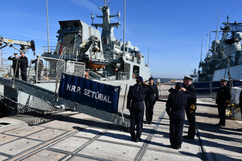 Recibimiento del ministro de Defensa Carlos Antonio Fernández Onofre en Portugal.