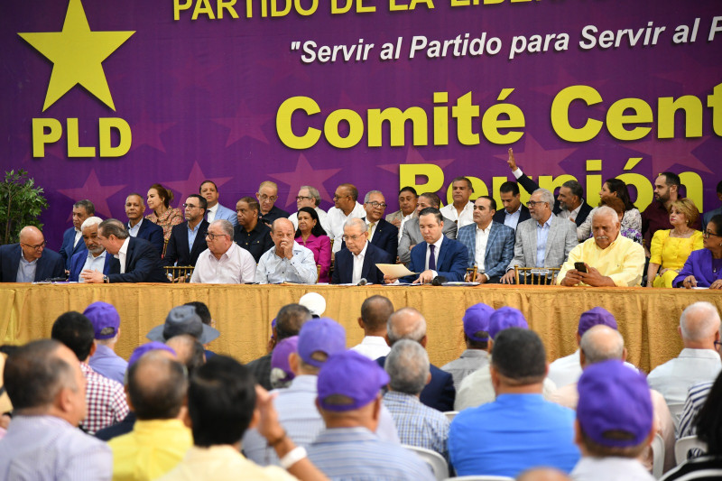 El presidente del PLD, Danilo Medina, encabezó la primera reunión del Comité Central del PLD de este año.