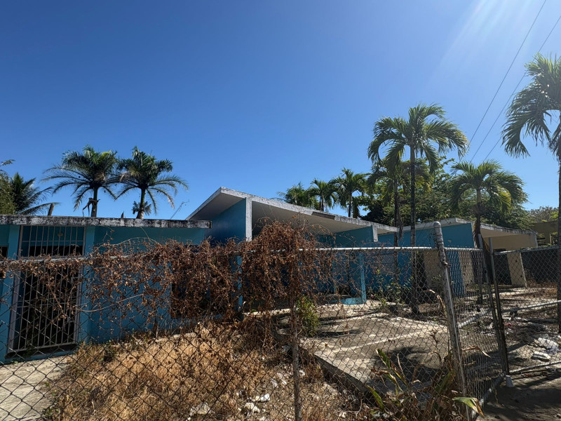 Local de la UNAP de Las Cabuyas, en La Vega, luce abandonado.