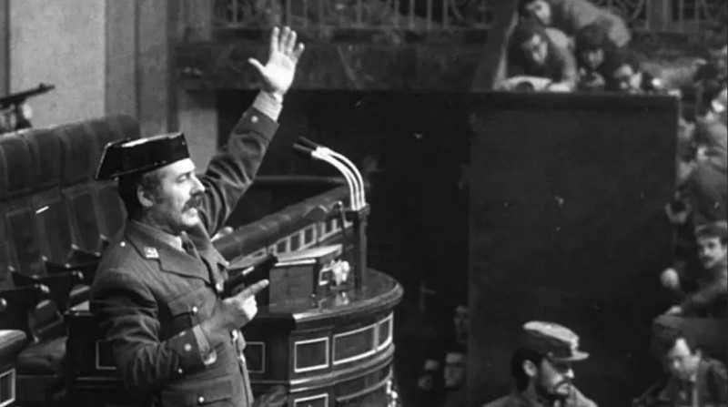 El tieniente coronel Antonio Tejero irrumpió pistola en mano en el Congreso en el 1981.