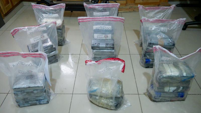 Paquetes de droga detenida en la embarcación.