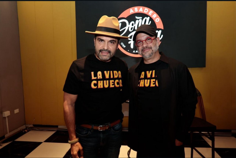 Manny Pérez junto a Ramón Veras, el productor ejecutivo de la película: La vida chueca