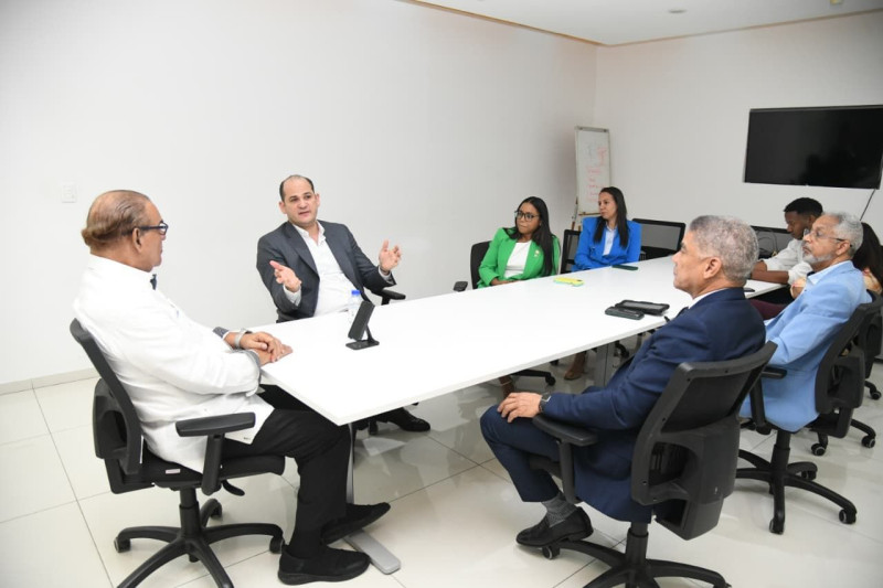 Pérez fue visitó al director Miguel Franjul.