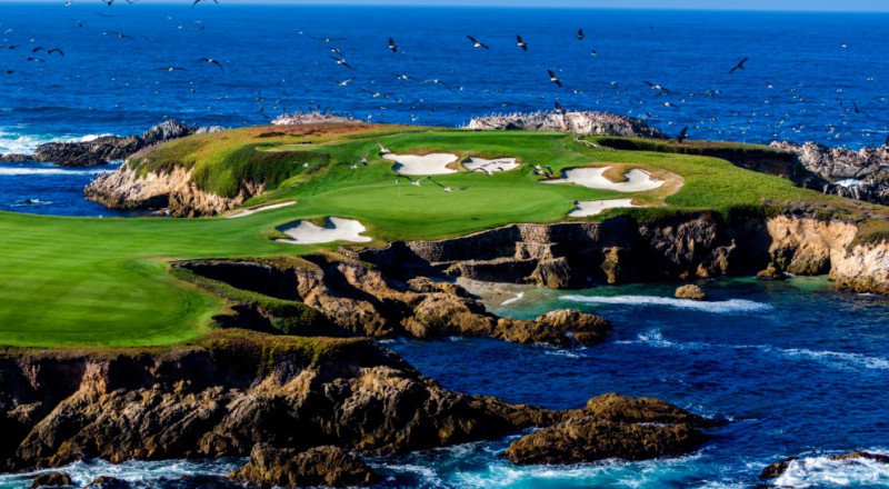 El hoyo 16 de Cypress Point (216 yardas sobre el mar), es uno de los par 3 más icónicos del golf mundial.