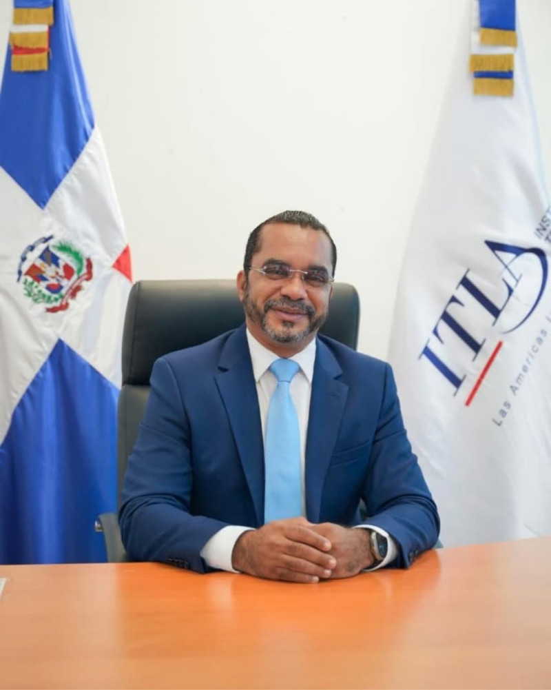 El rector del ITLA, Jimmy Bernard, explica las nuevas iniciativas para la capacitación de capital humano especializado