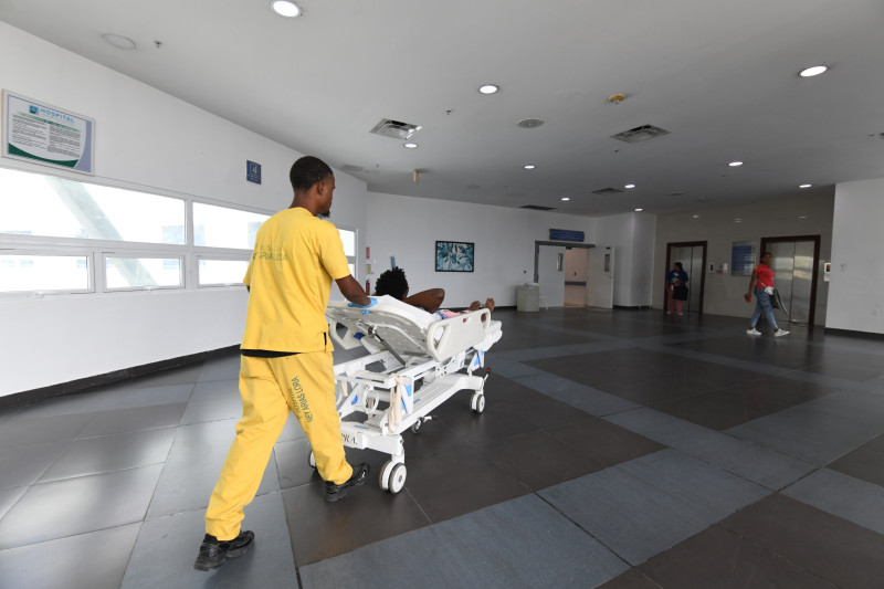 Por las instalaciones del hospital circulan entre dos mil y tres mil personas diariamente.