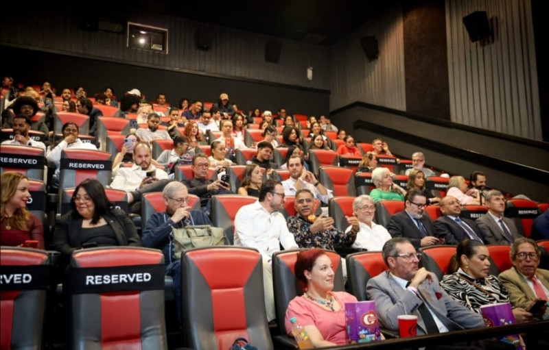 Público asistente a una de las tandas del "Hola Bollywood 2026", Festival de Cine Indio en Caribbean Cinemas, Downtown Center.