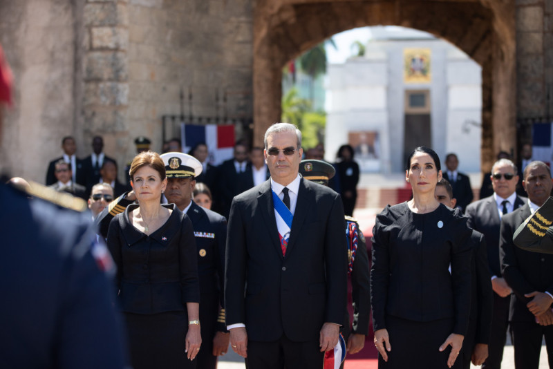 En esta narrativa secuencial de los actos oficiales por motivo de la celebración del 27 de febrero, acompañada por datos históricos y de interés, veremos cómo el protocolo pasa a ser un importante componente estratégico de comunicación con el que se gestiona la imagen del Estado dominicano.