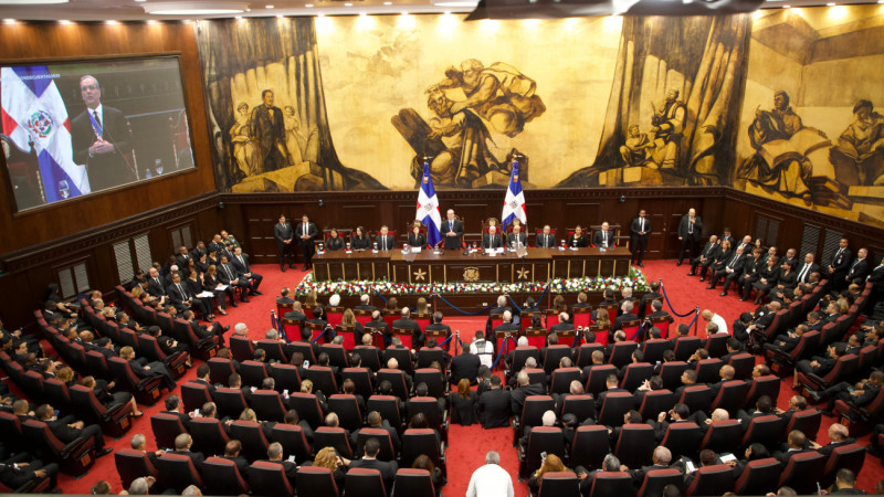 La agenda oficial del 27 de febrero comienza en el Palacio del Congreso Nacional, cuando los senadores y diputados dan apertura a la primera Legislatura Ordinaria del año.