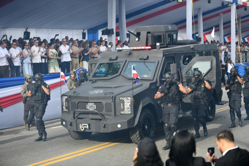 El vehículo blindado "Furia" fue el gran atractivo durante el desfile militar.