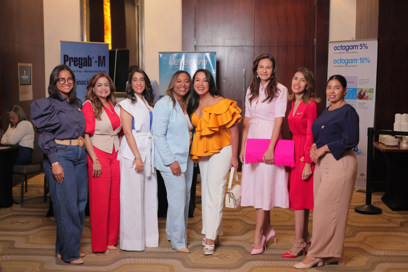 Danielis Fermín, Awilda Florencio, Gloria Zacarías, Irene Morillo, Madeline Bare, Celeste Pérez, Rayvelis Rosa y Carolina Peralta.