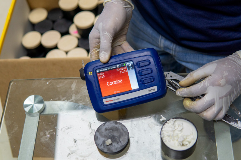 Velones aromatizantes incautados por la DNCD cargados con supuesta cocaína.