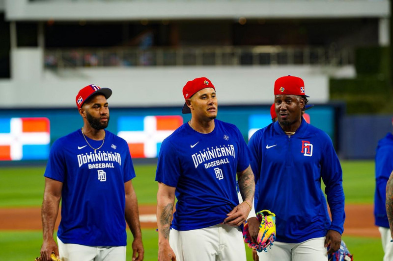 Amed Rosario, Manny Machado y Geraldo Perdomo en la primera práctica conjunta del equipo dominicano en el Clásico Mundial de Béisbol 2026