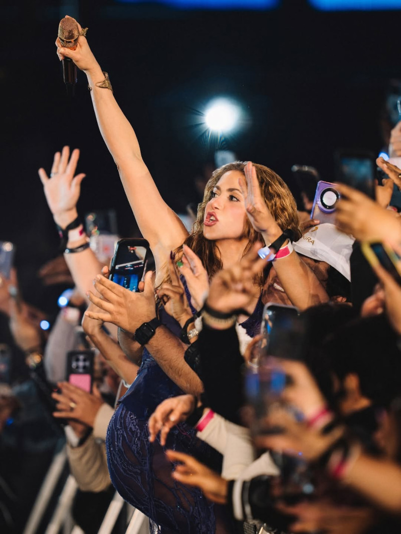 Shakira junto a la multitud de su concierto en Mérida.