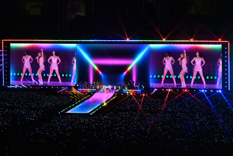 Vista general de la cantante colombiana Shakira durante un concierto gratuito en el Zócalo de la Ciudad de México el 1 de marzo de 2026.