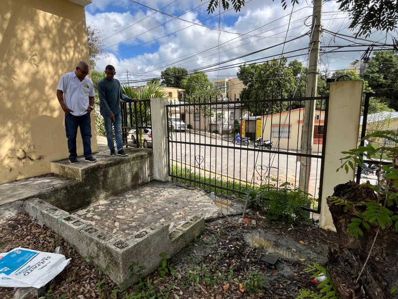 Comunitarios lo atribuyen a rotura de tubería del alcantarillado sanitario de la Fortaleza.