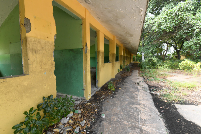 En abandono total se encuentra la escuela de la urbanización Villa Tropicalia, en Santo Domingo Este.