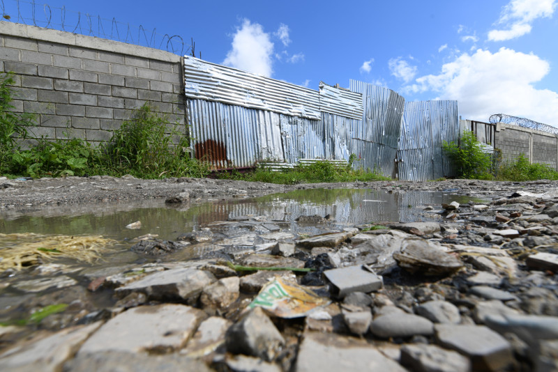 El local de la Escuela Básica Santiago Hirujo Sosa se encuentra sin señales de terminación.