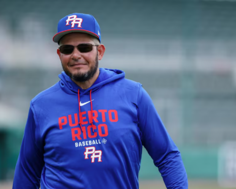 Yadier Molina fija la meta: “Vamos a competir para ganar el campeonato”. Yadier Molina dirigió el primer entrenamiento de Puerto Rico