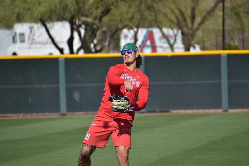 El jardinero Jarren Durán en la primera práctica del combinado de México