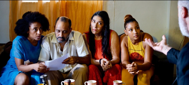 El elenco lo encabezan Héctor Then, Gerardo Mercedes, Pachy Méndez, Clara Morel, Emilio Santiago y Hellen Álvarez.