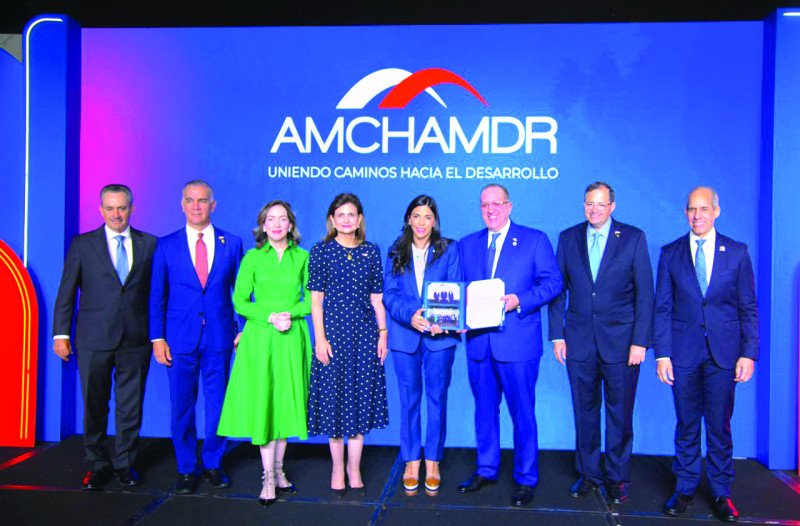 El ministro de Hacienda y Economía, Magín Díaz, fue el orador invitado al Almuerzo de la AmchamDR, al que también asistió la vicepresidenta de la República, Raquel Peña.