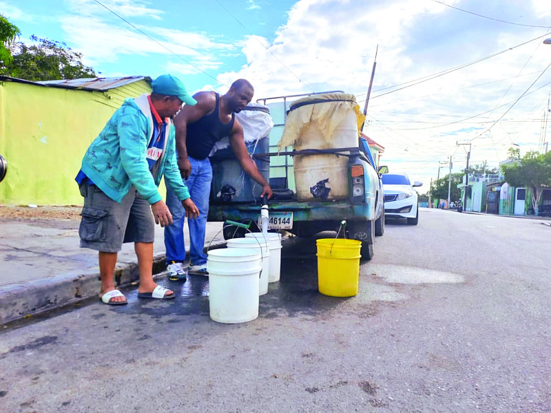 La falta de agua potable afecta severamente a cerca del 60% de la población de Baní.