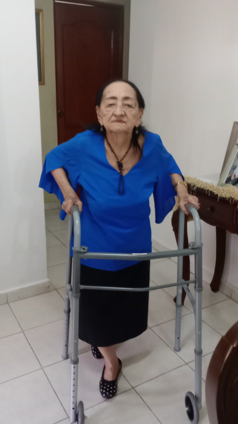 Doña María durante el encuentro con reporteros del Listín Diario