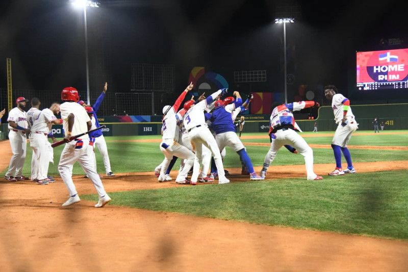 Soto, en su debut en República Dominicana, conectó el primero de tres jonrones que dio el equipo dominicano.