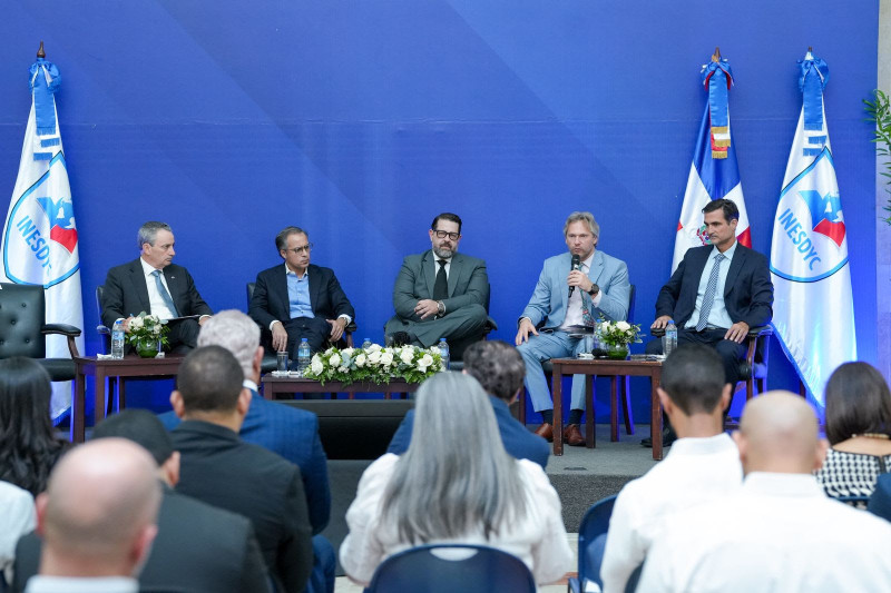 La investigación fue expuesta por su autor principal, Amado Alejandro Báez, decano asociado de la UNPHU.