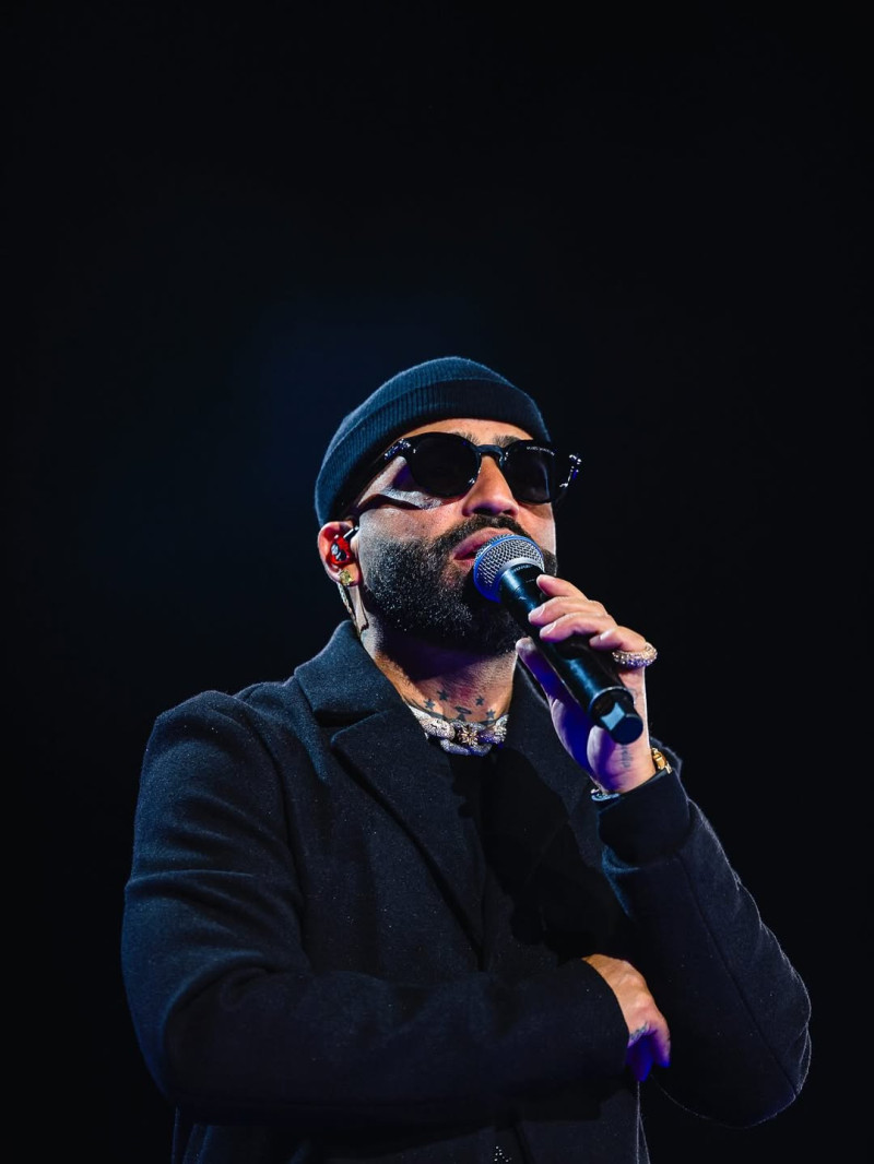 Arcángel actúa en el concierto de J Balvin en Bogotá, Colombia, en diciembre de 2025.