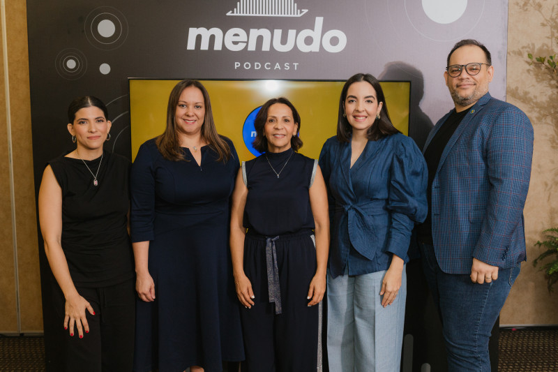 Laura Castellanos, Cándida Muñoz, Mildred Minaya, Ivanna Read y Alf Álvarez
