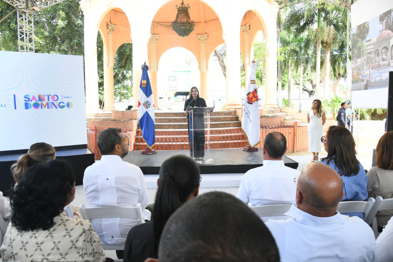 La alcaldesa Carolina Mejía inicia rescate del parque Enriquillo con inversión de RD$234 millones.