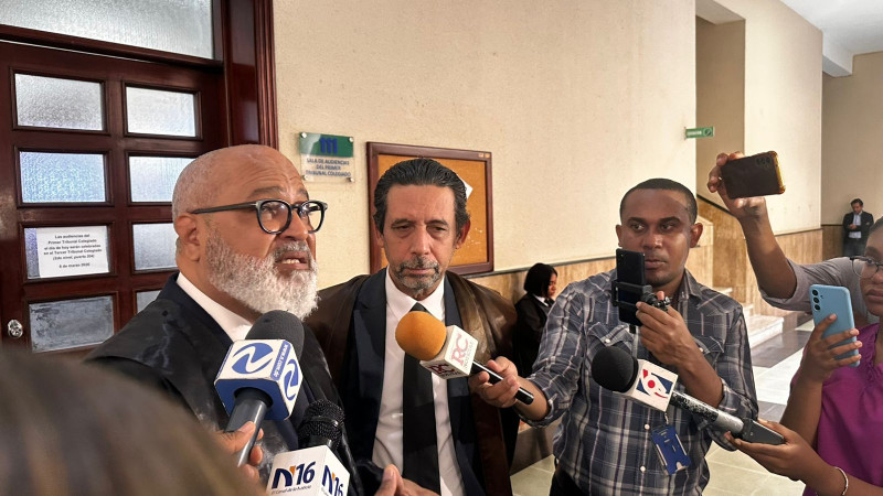 Los doctores Pedro Balbuena y Santiago Rodríguez sostienen que el Ministerio Público se ha limitado a repetir el relato original de la acusación, sin aportar nuevas evidencias que otorguen solidez al proceso.