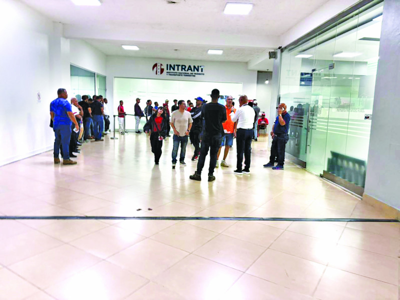 Los usuarios se molestan por las dificultades para tomar el examen práctico para conducir.