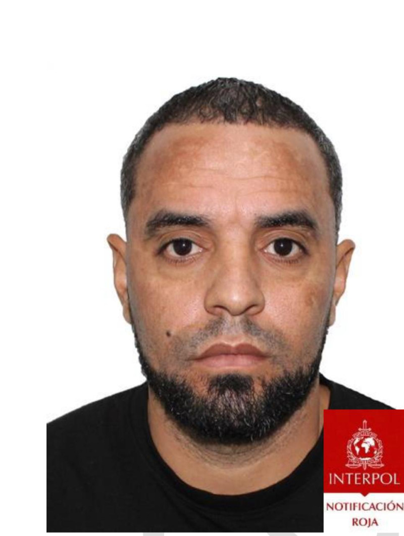 El detenido fue identificado como Ángel Pascual García Vásquez, de 39 años, contra quien pesaba la Notificación Roja de Búsqueda y Captura Internacional No. A-9-22/1-2025